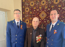 Сотрудники межрайонной прокуратуры поздравили участников Великой Отечественной войны с Днём Победы