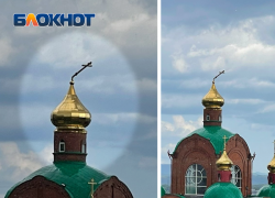 В Крымске сильный ветер погнул крест на церкви