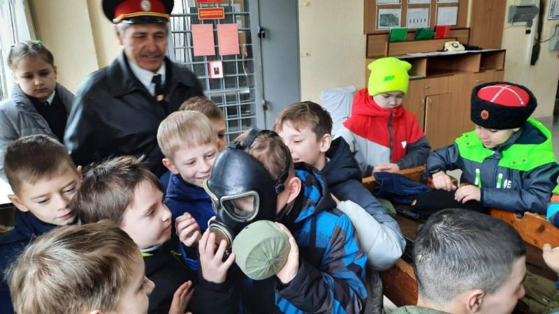 Для казачат из Крымска спасатели провели открытый урок