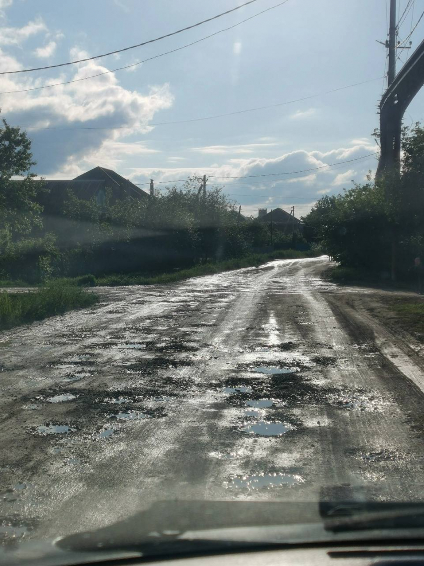 Жители Крымска жалуются на состояние дорожного покрытия по улице Строительной
