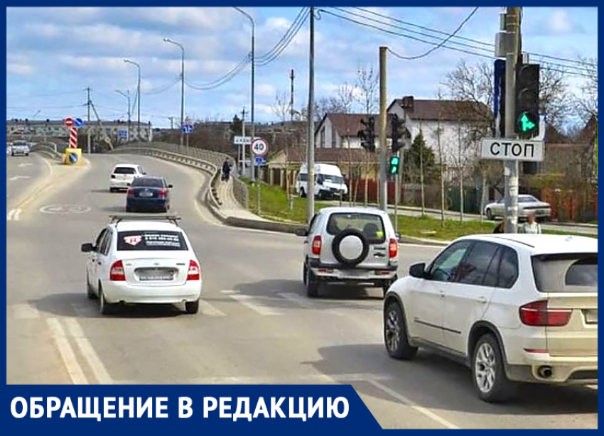 Житель Крымска пожаловался на отсутствие контроля на перекресте рядом с KFC. 