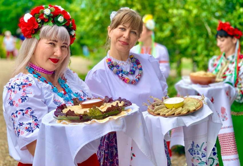 В Темрюкском районе приготовили больше десяти тысяч вареников