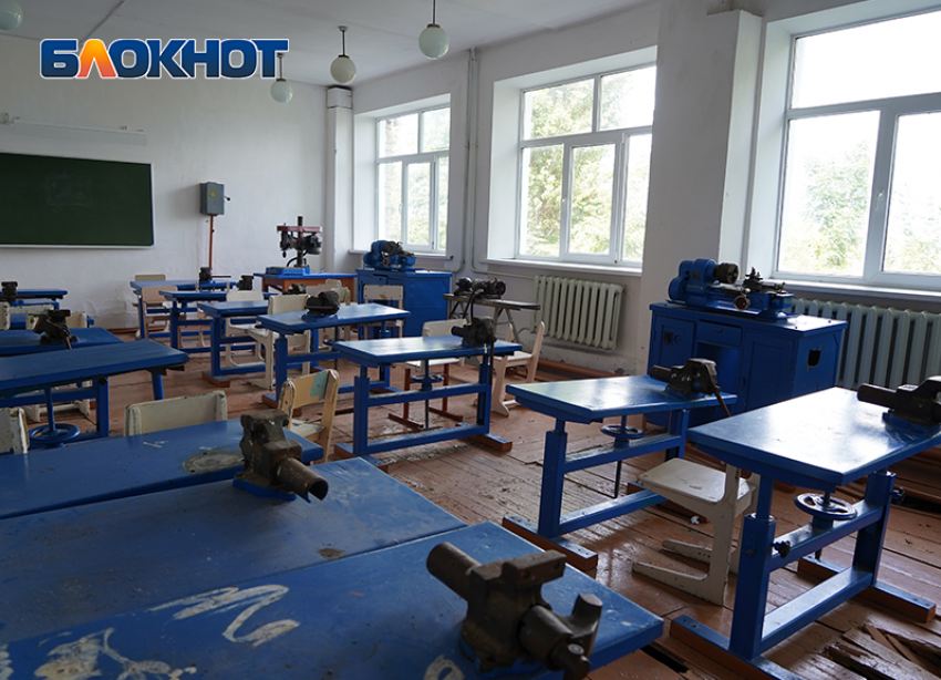 В школе №12 с.Киевского прокомментировали скандальное видео с аварийным кабинетом труда