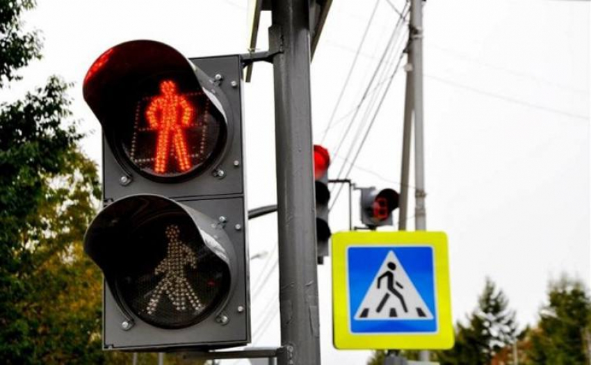 На пересечении улиц Таманской и Маршала Жукова по просьбе пешеходов увеличили время работы светофора 