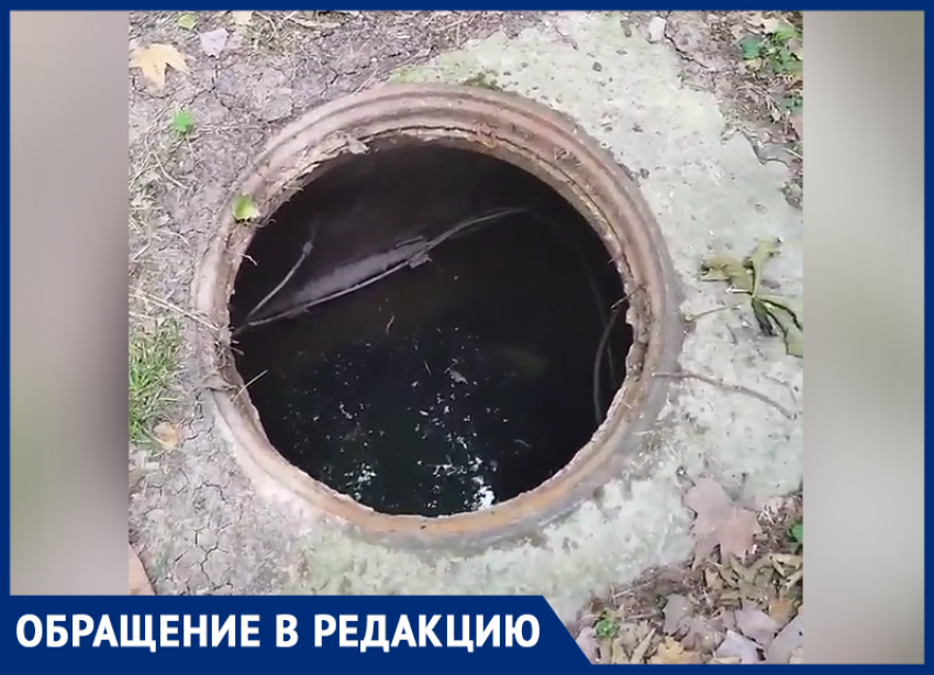 Жительница Крымска второй раз просит администрацию закрыть канализационный люк нормальной крышкой