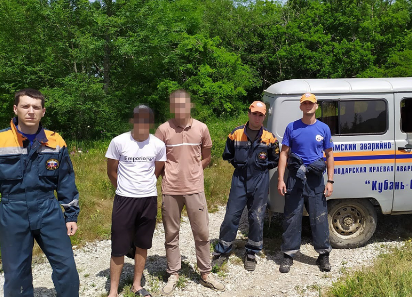 Спасатели эвакуировали туристов, которые отправились пешком  из Крымска в Геленджик