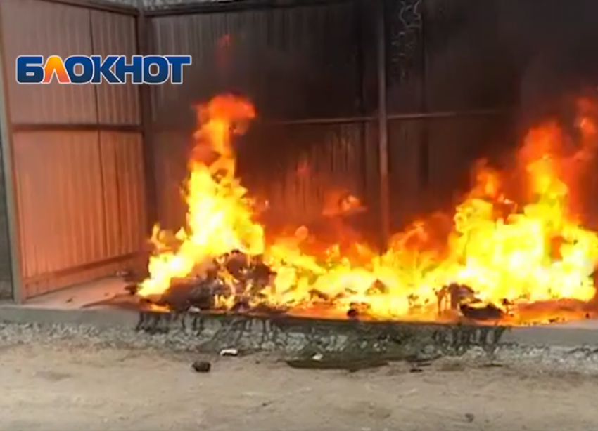 В Крымском районе неизвестные подожгли мусорные баки
